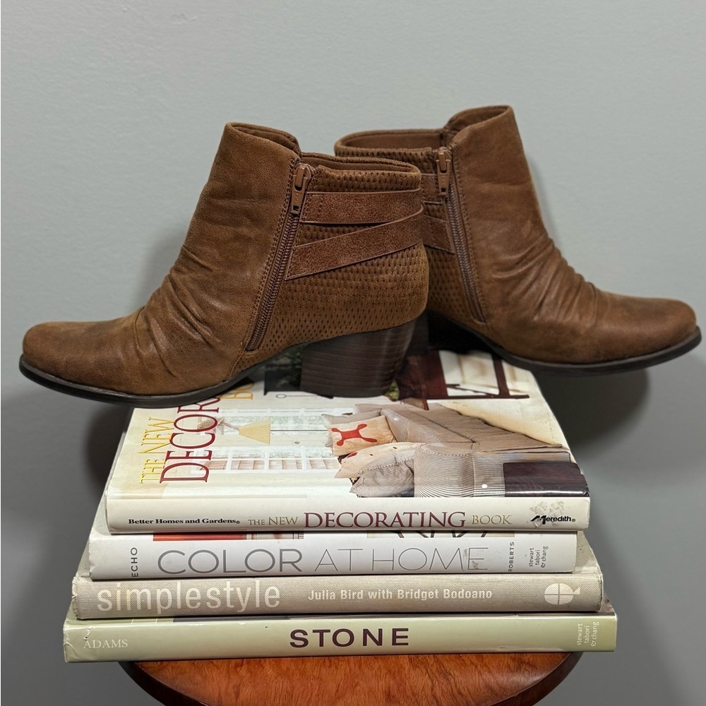 BareTraps Tan Ankle Booties Size 8 - Picture 14 of 16